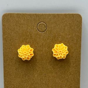 Light orange flower stud earrings
